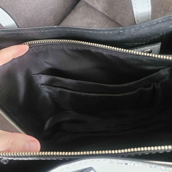 Marc Jacob Editor Leather Tote Purse - Picture 6 of 9